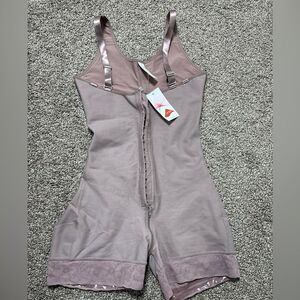 Shapewear Women's Cream and Tan Shapewear